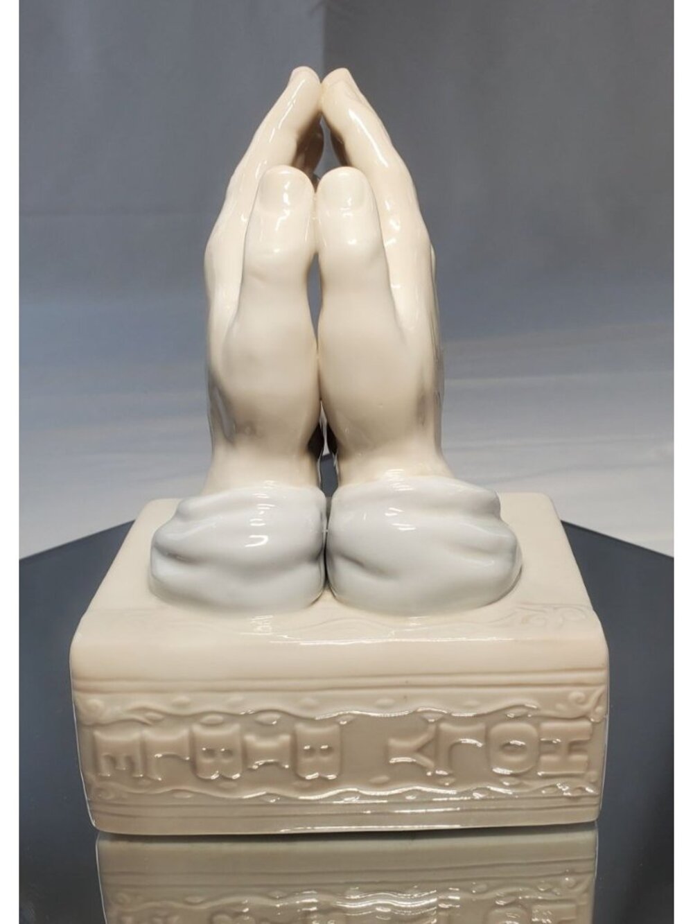 Vintage Praying Hands Music Box Holy Bible Figure White Porcelain Religious